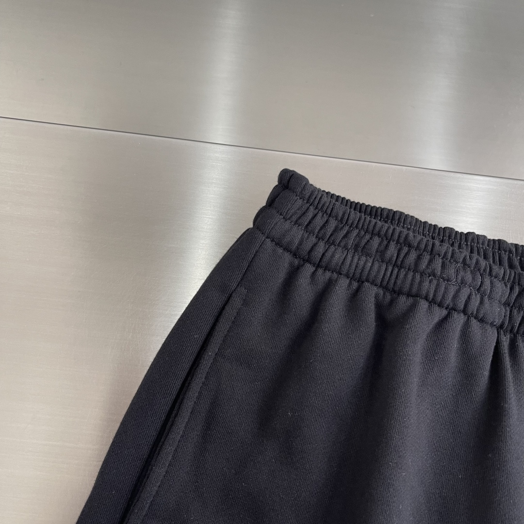 -Balenciag back刺绣短裤定制雾感柔肤精梳棉 细腻顺滑 舒适贴肤 棉花天然的米调白 柔和不刺