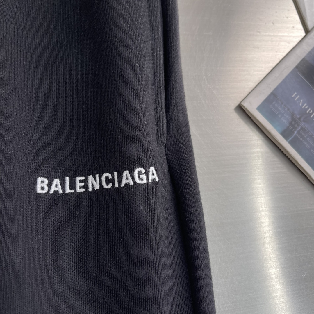 -Balenciag back刺绣短裤定制雾感柔肤精梳棉 细腻顺滑 舒适贴肤 棉花天然的米调白 柔和不刺