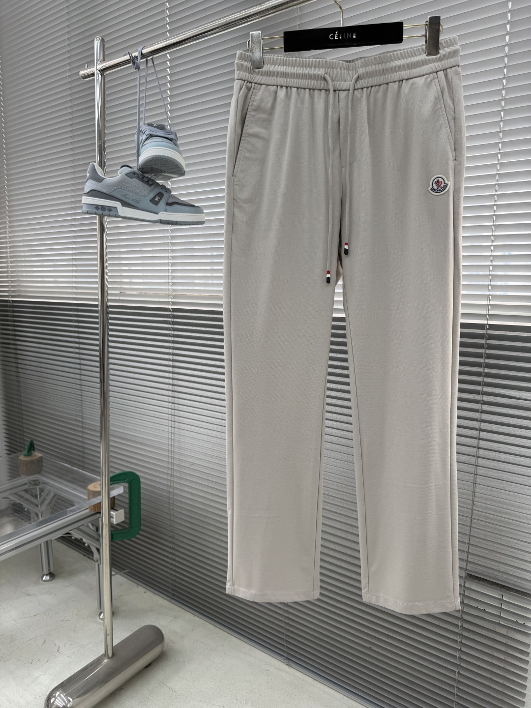 NO:909023,-mon's latest men's casual pants have an unrivaled fit on the upper body!  You can definitely close your eyes and close your eyes. This type of pants is very versatile and has an elastic waist. It can be worn in daily work and outdoor sports. It is the perfect combination of fashion, leisure and outdoor sports, so it is your best choice whether you wear it daily or outdoors. Extreme comfort and quick perspiration are the most popular focus, improving the wearing comfort. It is suitable for aerobic exercise and cross-country running. This type of running casual pants has an extremely wide range of applications, allowing you to naturally maintain your love for sports in the summer, and can also be worn in leisure life.  Size 33-38 (37),,19860909-mon 男士休闲裤最新款上身版型无敌正！ 绝对可以闭眼收的一款 此款裤子非常百搭,弹力腰围,日常上班 户外运动都可以穿着,是时尚休闲与户外运动的完美结合,所以无论您平时穿或者户外穿都是您的最佳选择. 极致舒适和快速排汗是备受青睐的重点,提升穿着舒适度,适合有氧运动和越野跑条件下穿着,此款是一件适用范围极其广泛的跑步休闲裤,让你在夏天自然可以保持对运动热爱,也可以在休闲生活中穿着 尺码33-38（37）,,,Men's clothing