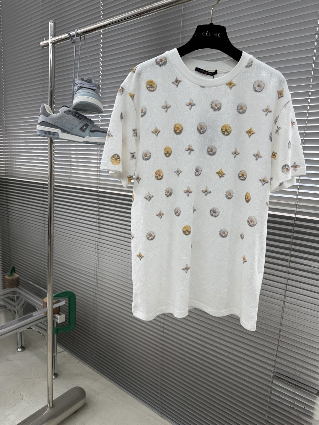 NO:912715,-Donkey brand 26ss new spring series printed letter jacquard short-sleeved round neck T-shirt, same style for men and women, high version. Size S.M.L.19860909-驴牌 26ss 新款春季系列 印花字母提花短袖圆领 T恤 男女同款 高版本. 码数S.M.L.XL 衣长 71.5 72.5 73.5 74.5 胸围107 111115119 肩宽47495153,,louis vuitton,T-shirt,tees，t-shirt,,Men's clothing