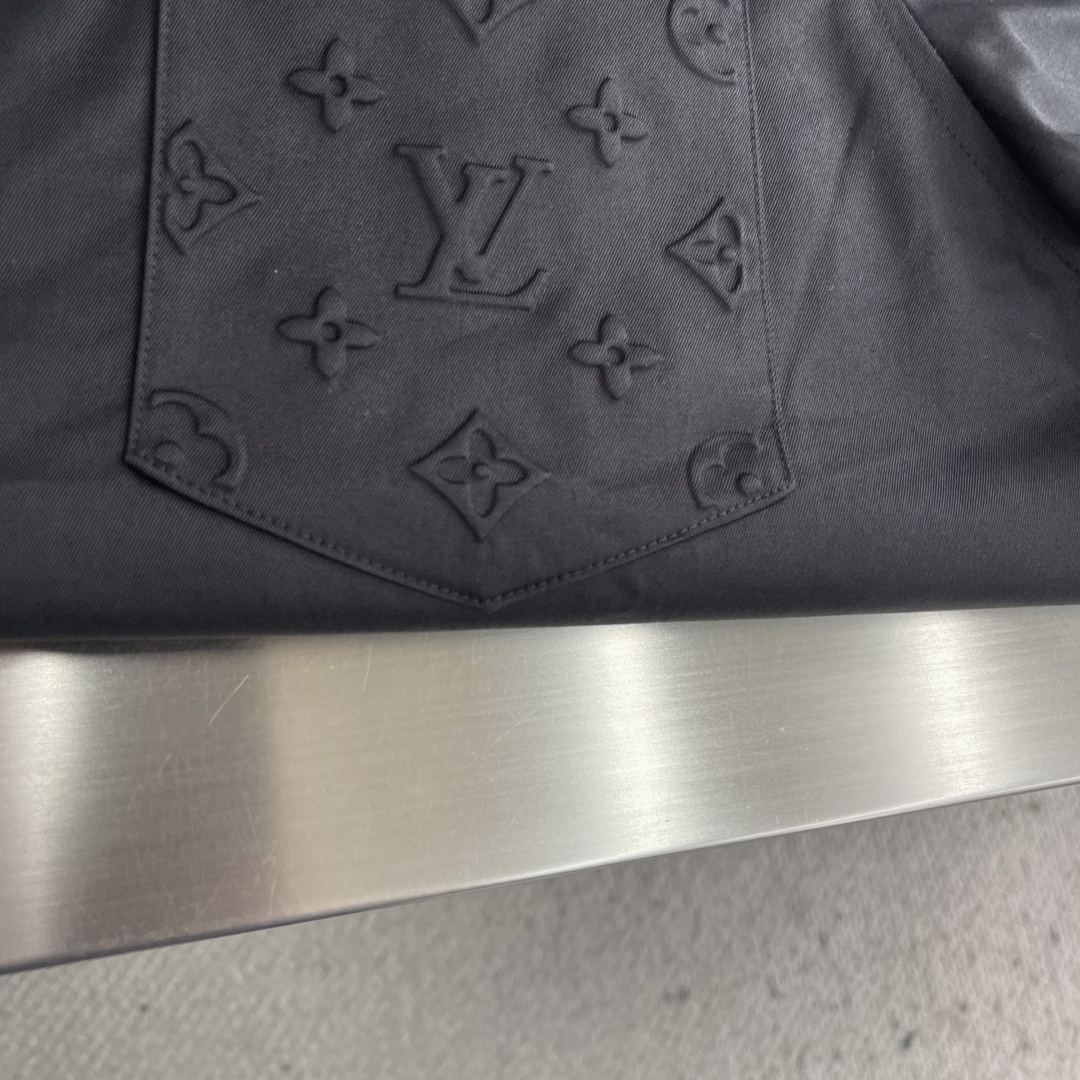 -驴牌 MONOGRAM口袋短袖衬衫定制50支高密度棉质绸缎75D高温衬布面料酵洗口袋压花1：1订制辅料