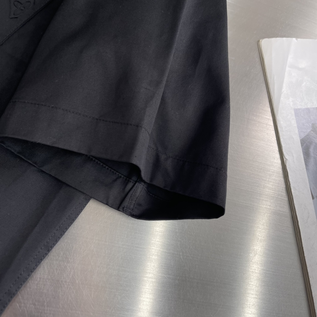 -驴牌 MONOGRAM口袋短袖衬衫定制50支高密度棉质绸缎75D高温衬布面料酵洗口袋压花1：1订制辅料