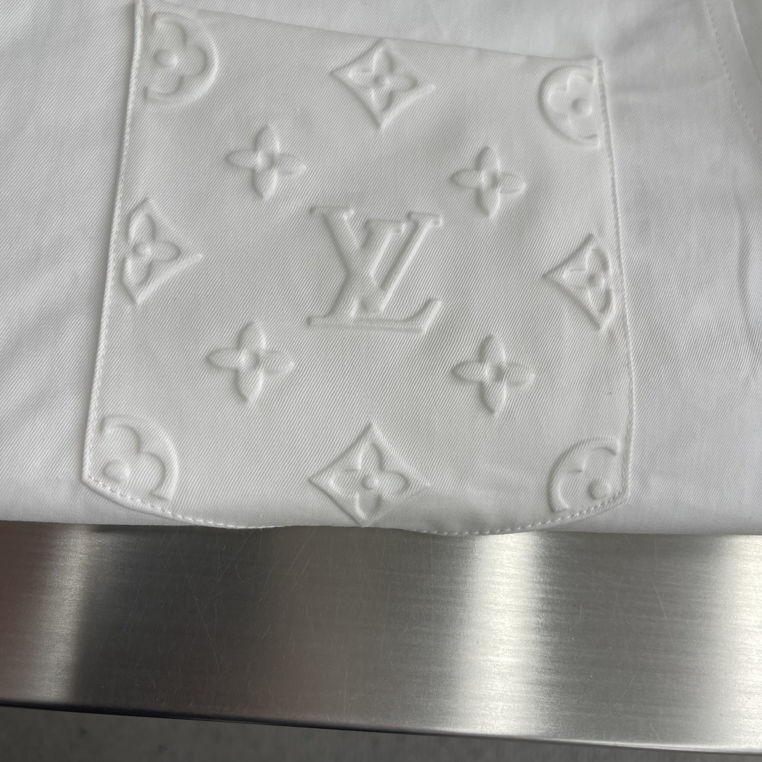 -驴牌 MONOGRAM口袋短袖衬衫定制50支高密度棉质绸缎75D高温衬布面料酵洗口袋压花1：1订制辅料