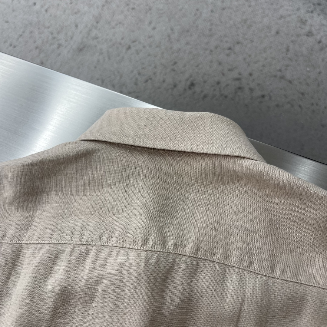 -loro Piana 26SS春夏新款进口亚麻面料纯色翻领衬衣，男士简约logo刺绣标识商务休闲百搭长