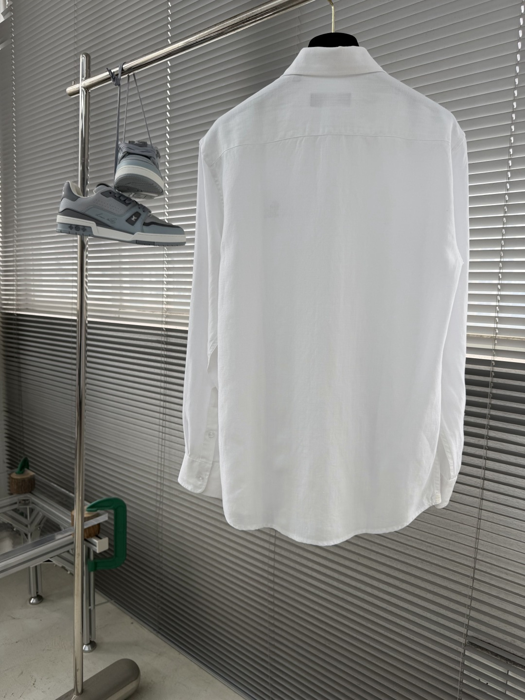 -loro Piana 26SS春夏新款进口亚麻面料纯色翻领衬衣，男士简约logo刺绣标识商务休闲百搭长