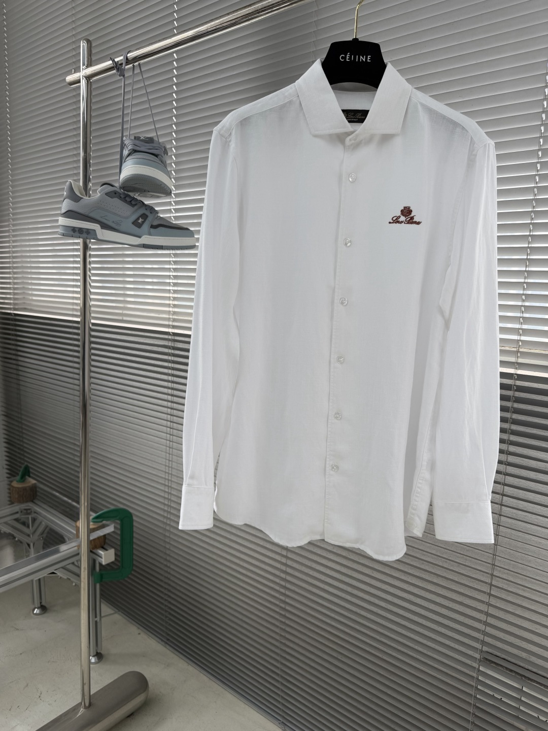 -loro Piana 26SS春夏新款进口亚麻面料纯色翻领衬衣，男士简约logo刺绣标识商务休闲百搭长