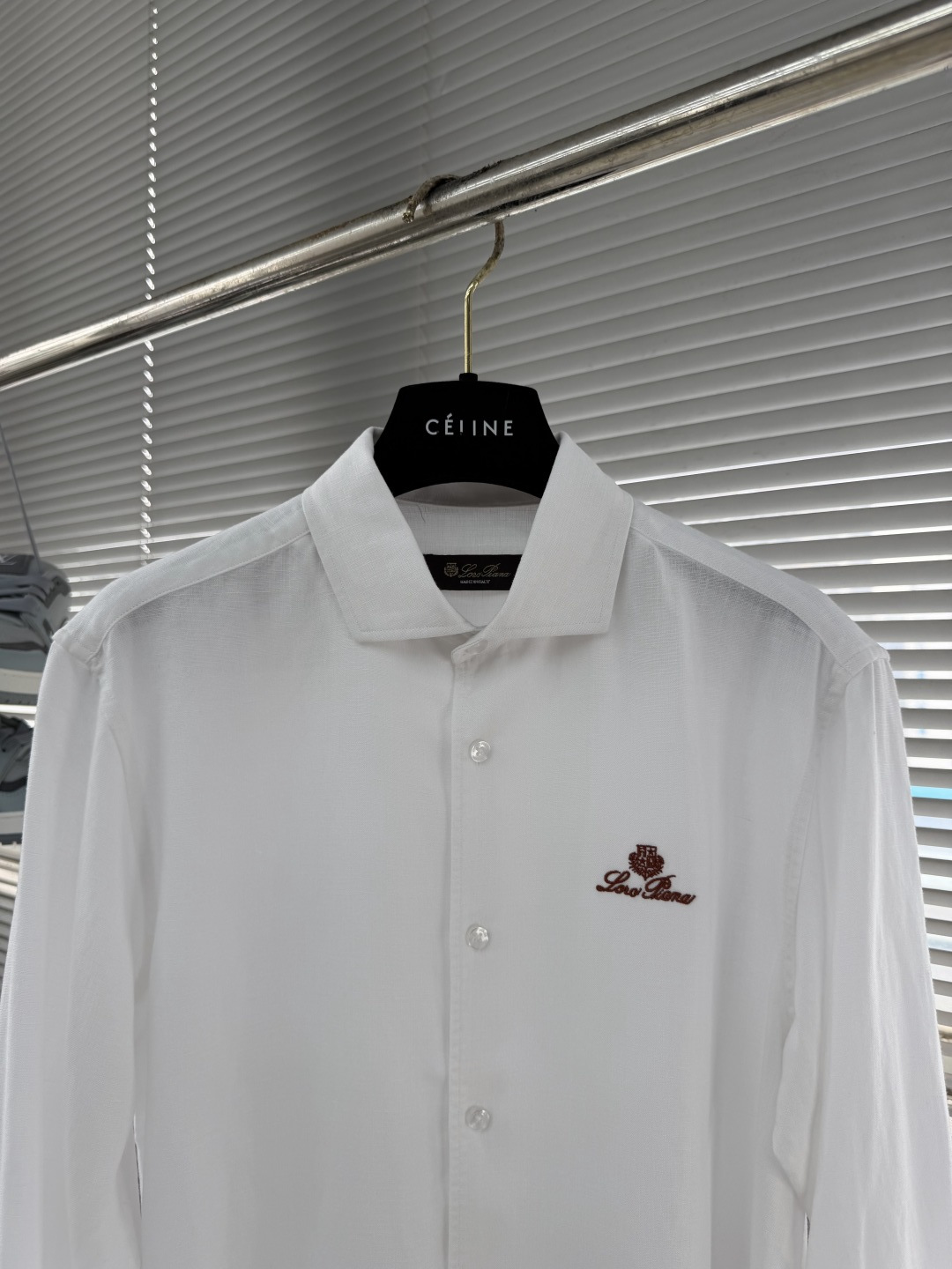 -loro Piana 26SS春夏新款进口亚麻面料纯色翻领衬衣，男士简约logo刺绣标识商务休闲百搭长