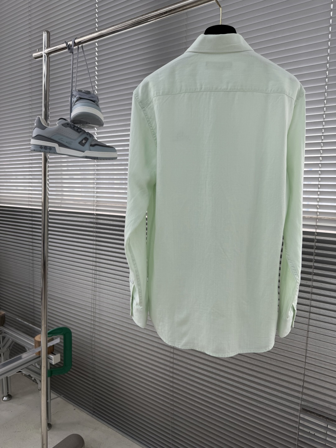 -loro Piana 26SS春夏新款进口亚麻面料纯色翻领衬衣，男士简约logo刺绣标识商务休闲百搭长