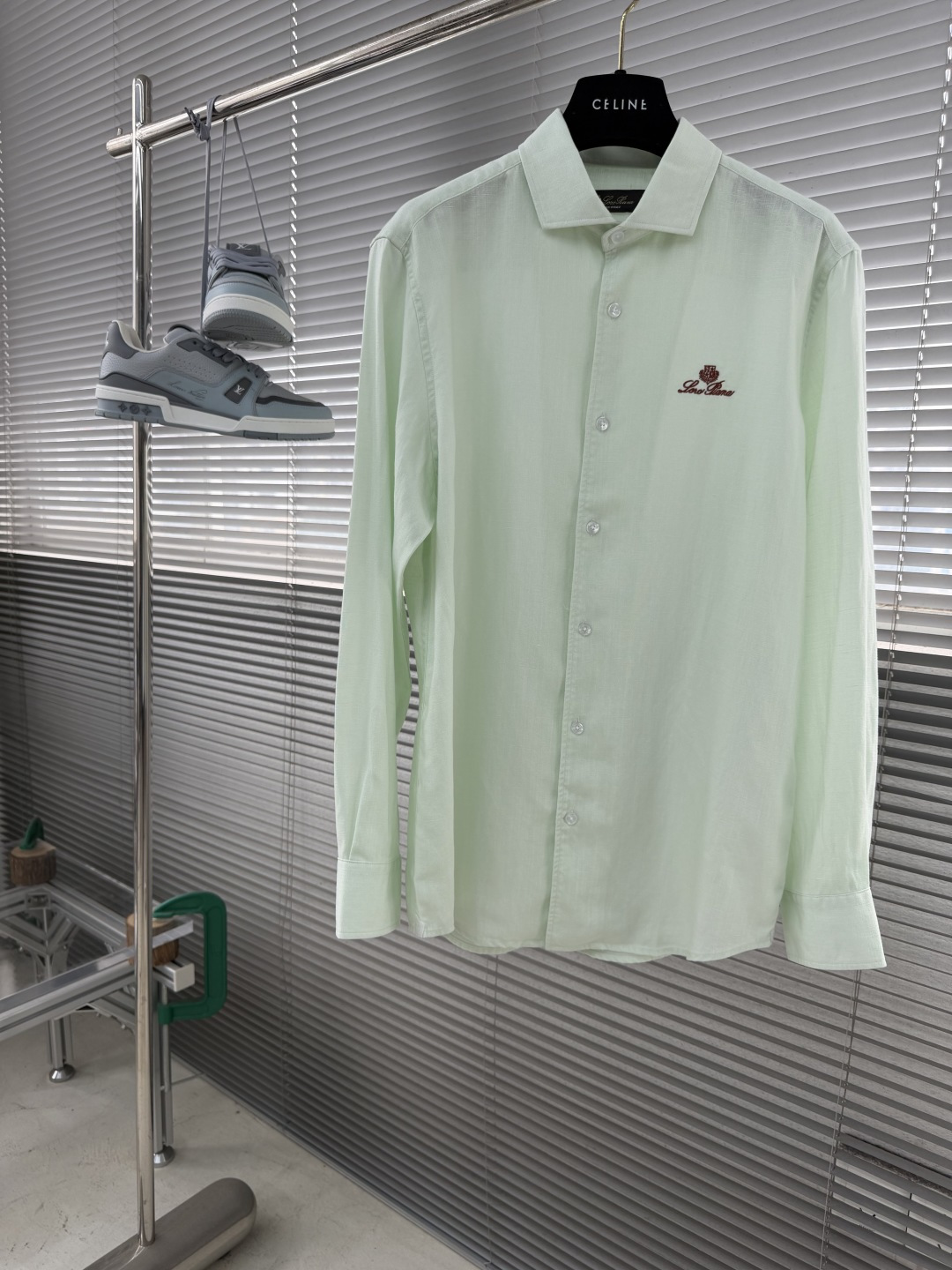 -loro Piana 26SS春夏新款进口亚麻面料纯色翻领衬衣，男士简约logo刺绣标识商务休闲百搭长