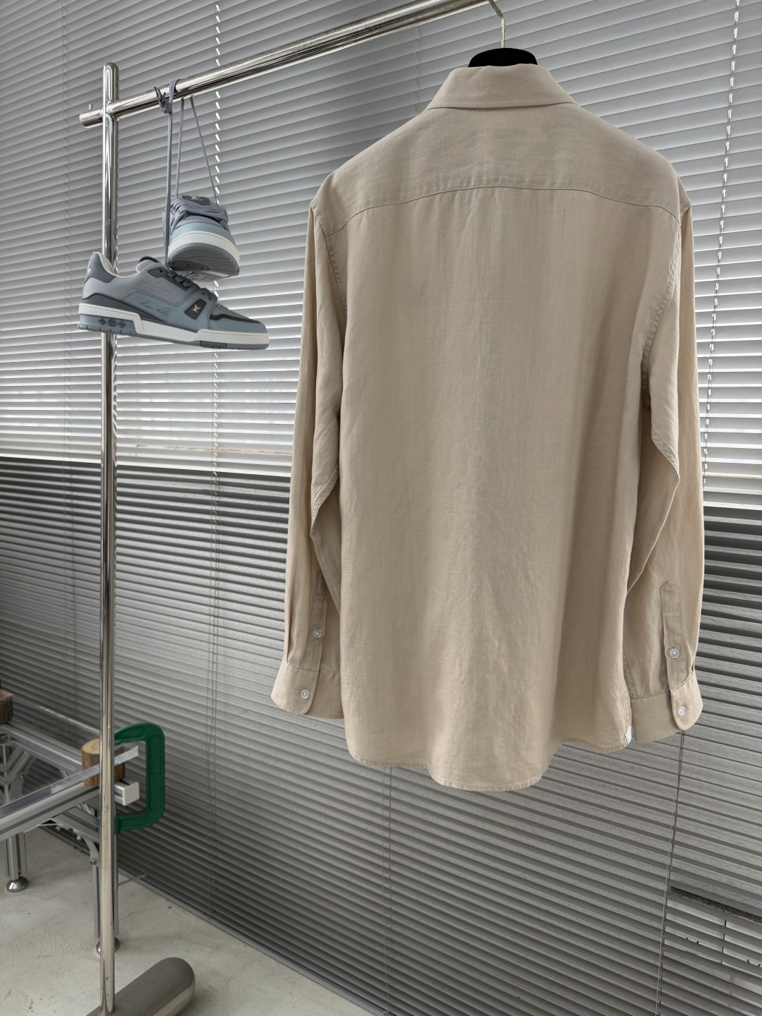 -loro Piana 26SS春夏新款进口亚麻面料纯色翻领衬衣，男士简约logo刺绣标识商务休闲百搭长