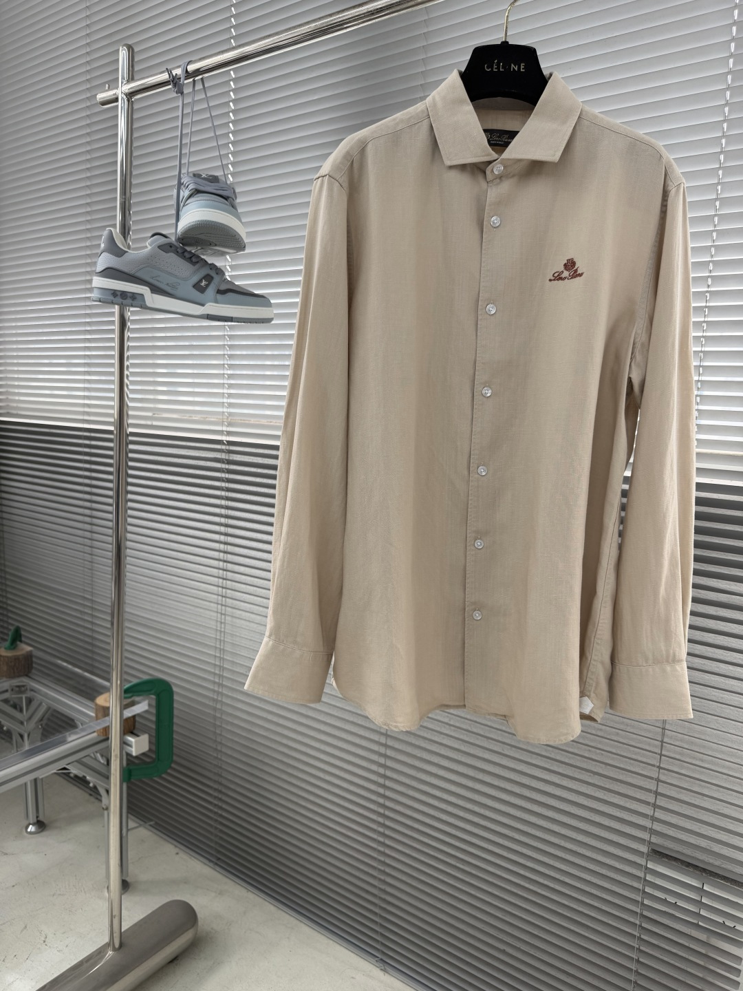 -loro Piana 26SS春夏新款进口亚麻面料纯色翻领衬衣，男士简约logo刺绣标识商务休闲百搭长