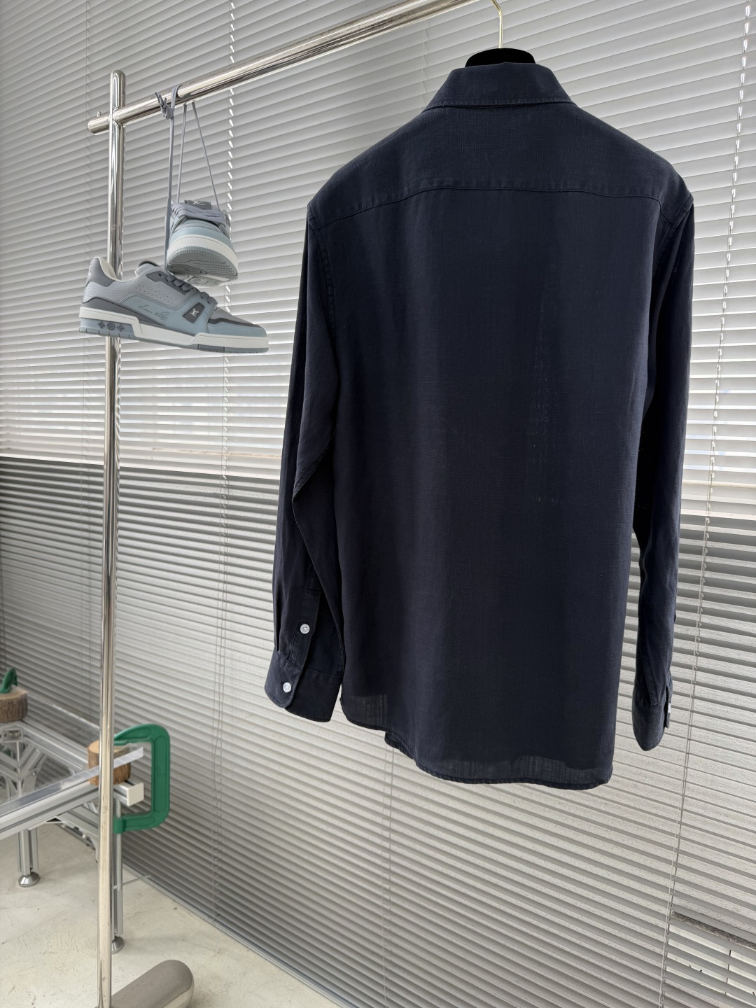 -loro Piana 26SS春夏新款进口亚麻面料纯色翻领衬衣，男士简约logo刺绣标识商务休闲百搭长