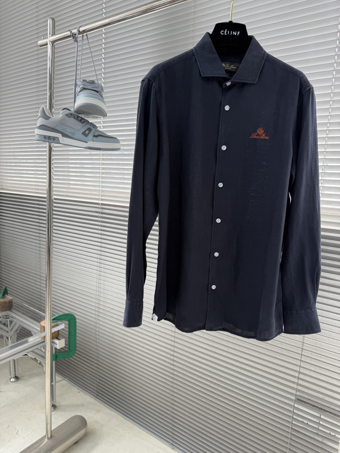 -loro Piana 26SS春夏新款进口亚麻面料纯色翻领衬衣，男士简约logo刺绣标识商务休闲百搭长