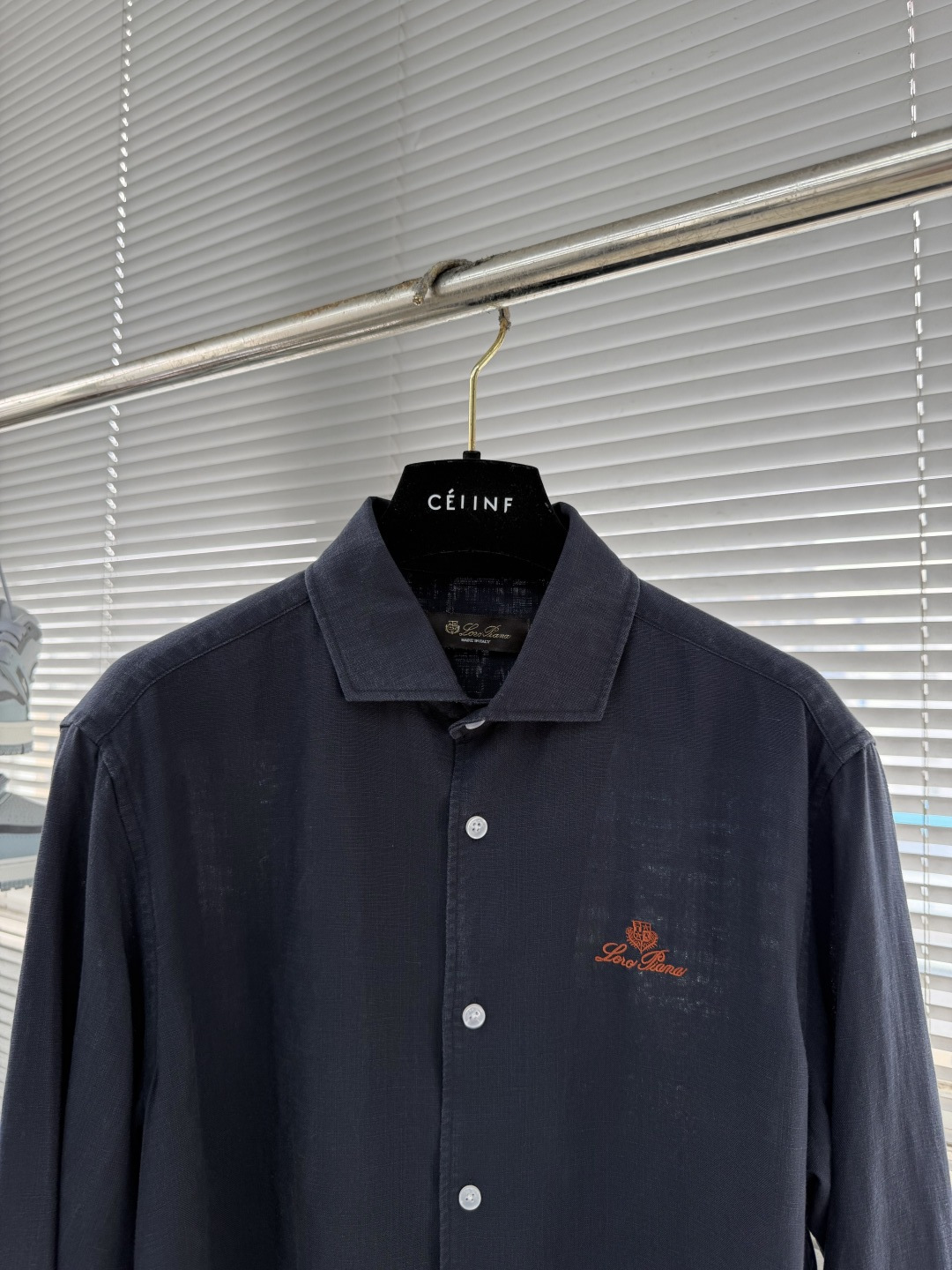 -loro Piana 26SS春夏新款进口亚麻面料纯色翻领衬衣，男士简约logo刺绣标识商务休闲百搭长