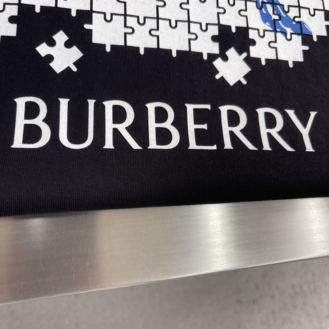 -BBR 骑士标拼图T恤​​！胸前蓝白及咖红骑士标拼图设计超有辨识度，撞色设计.解构风格很吸睛！高克重纯