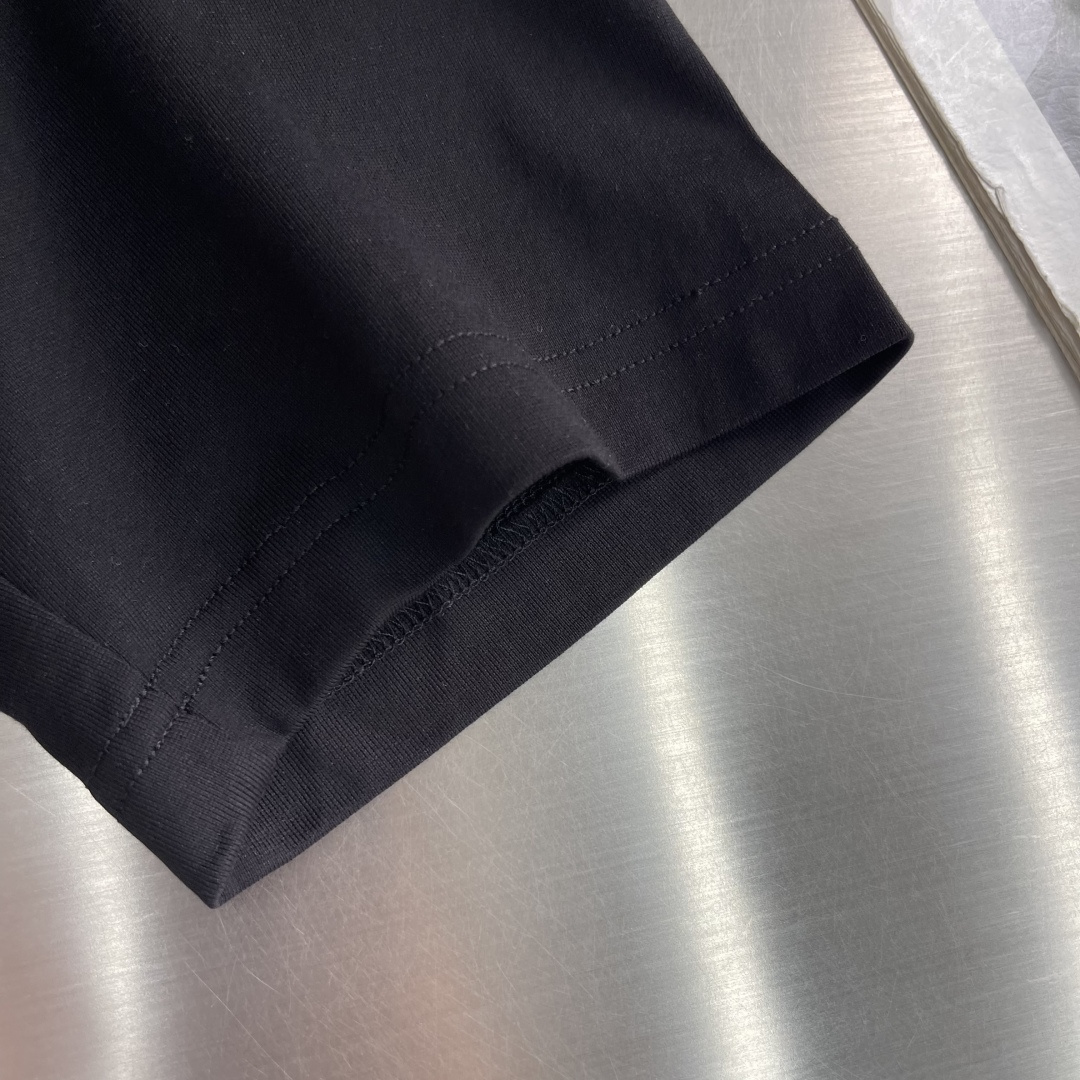 -BBR 骑士标拼图T恤​​！胸前蓝白及咖红骑士标拼图设计超有辨识度，撞色设计.解构风格很吸睛！高克重纯