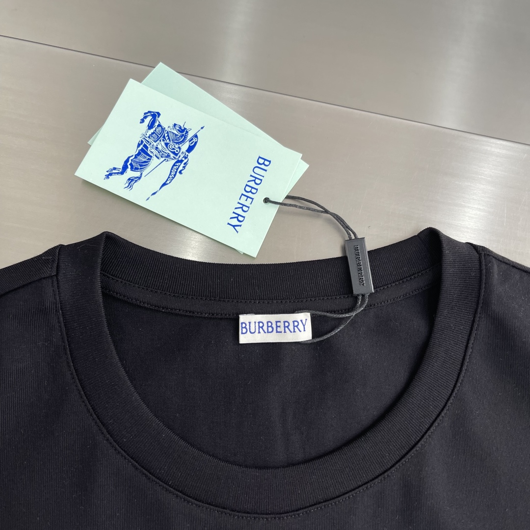 -BBR 骑士标拼图T恤​​！胸前蓝白及咖红骑士标拼图设计超有辨识度，撞色设计.解构风格很吸睛！高克重纯