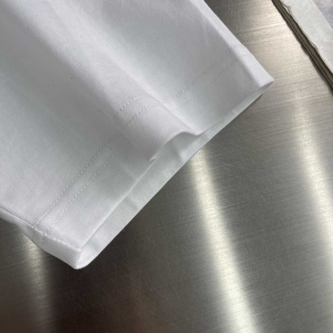 -BBR 骑士标拼图T恤​​！胸前蓝白及咖红骑士标拼图设计超有辨识度，撞色设计.解构风格很吸睛！高克重纯