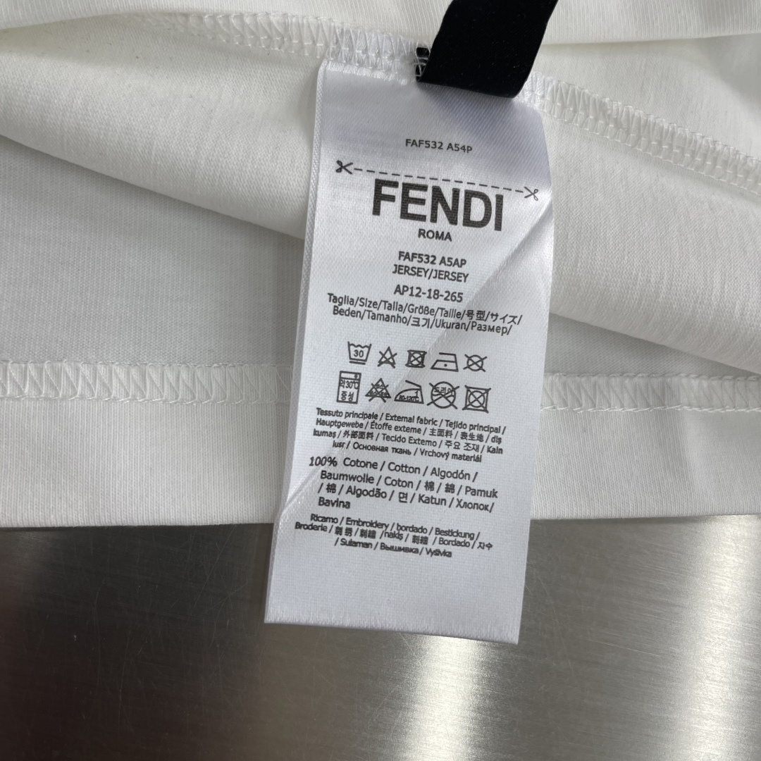 -FEND 26SS FF标志短袖T恤！胸前FF标志超有辨识度，黄色刺绣细节超吸睛!高品质针织面料，柔软
