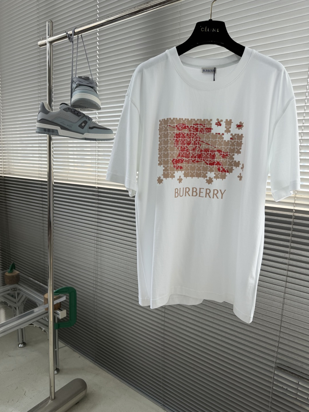 -BBR 骑士标拼图T恤​​！胸前蓝白及咖红骑士标拼图设计超有辨识度，撞色设计.解构风格很吸睛！高克重纯