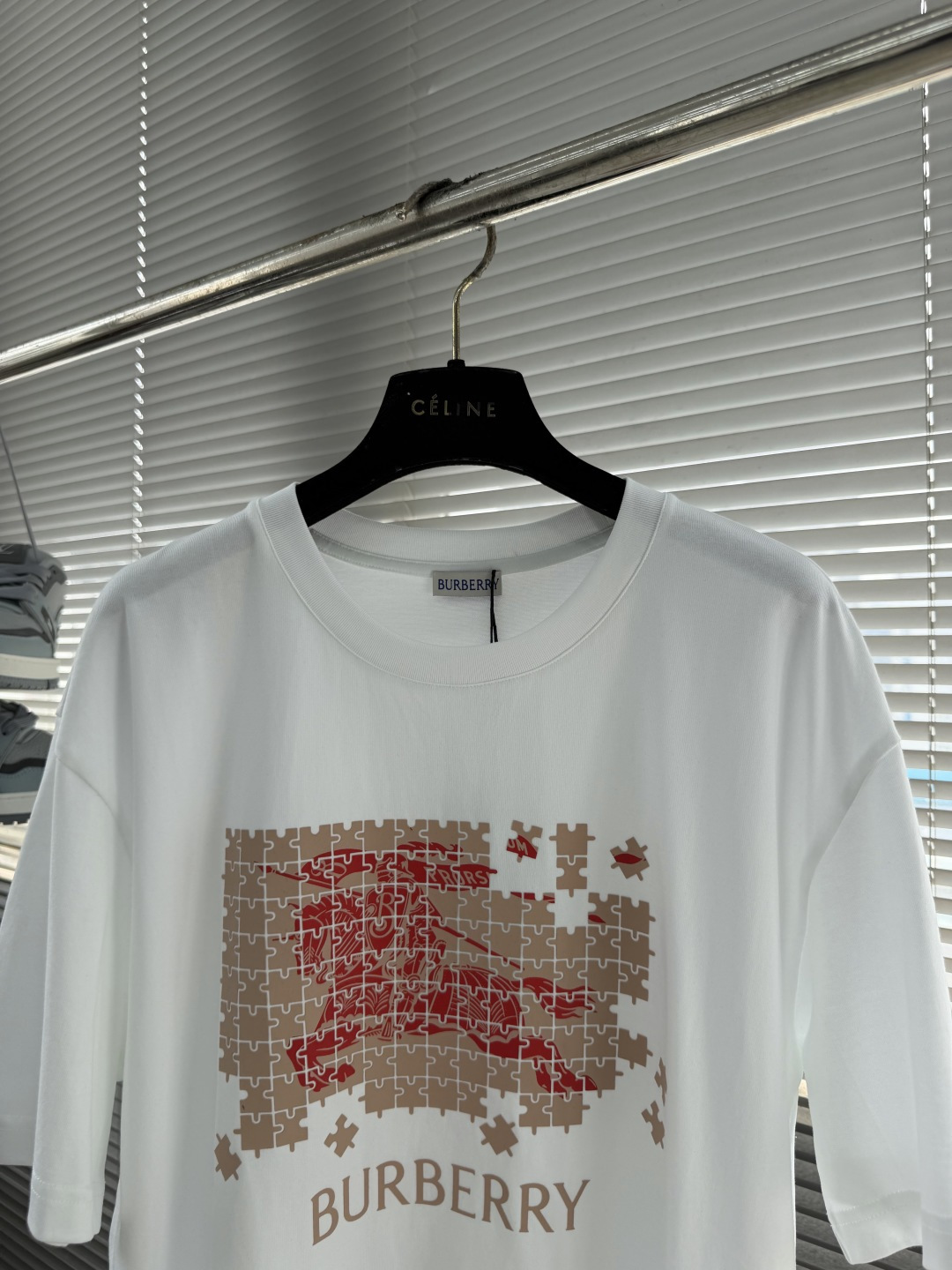 -BBR 骑士标拼图T恤​​！胸前蓝白及咖红骑士标拼图设计超有辨识度，撞色设计.解构风格很吸睛！高克重纯