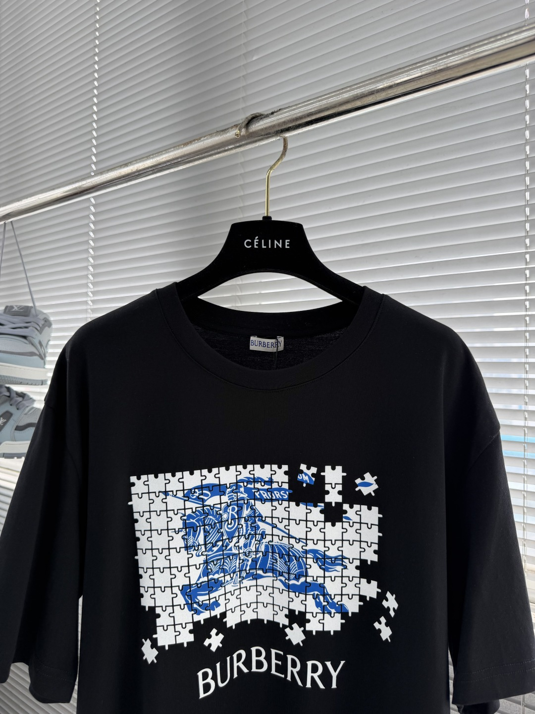 -BBR 骑士标拼图T恤​​！胸前蓝白及咖红骑士标拼图设计超有辨识度，撞色设计.解构风格很吸睛！高克重纯