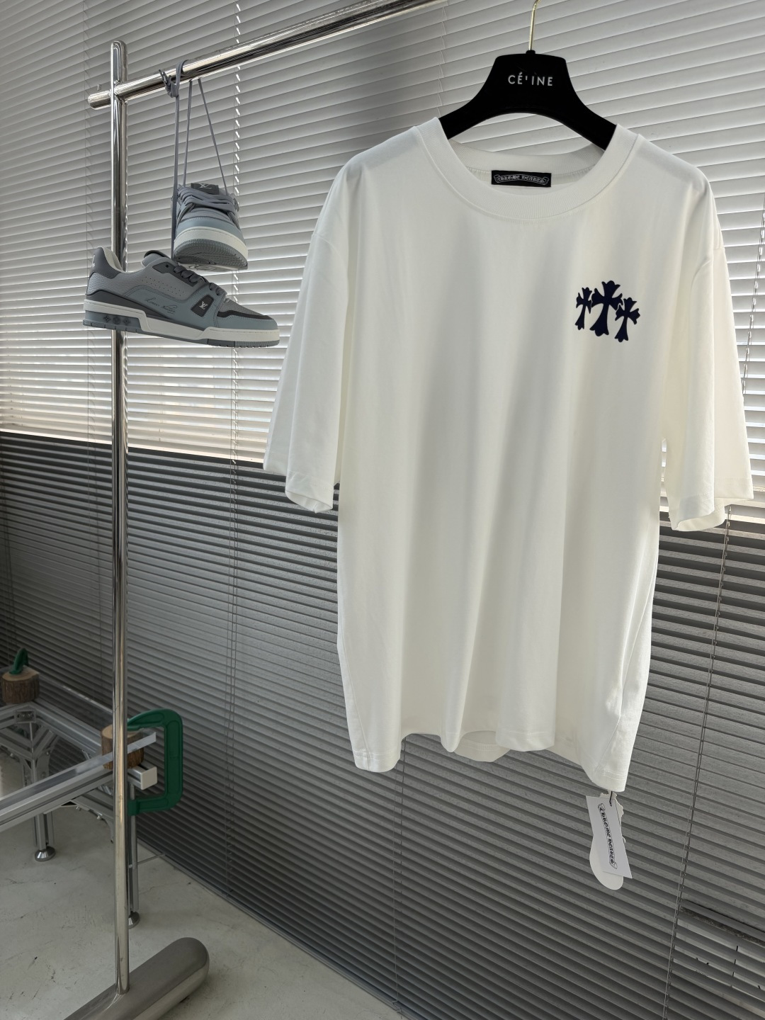 NO:917098,/1 piece 1/2 piece (white M) -CH Chrome Hearts Cross flocking printed round neck short-sleeved T-shirt. Fabric is high-definition, ultra-heavy weight cotton, double yarn compact Xinjiang cotton. Clean cloth surface, clear cloth texture, tight feel, high color fastness, no shape change, no discoloration, custom hardware, thread, accessories, plate alignment, same style for men and women, size S-XXL,, chrome hearts, T-shirt, tees, t-shirt,19860909/1件 1/2件（白色M） -CH 克罗心 十字架植绒印花圆领短袖T恤 面料高定超重磅全棉双纱紧密新疆棉 布面干净 布纹清晰 手感紧致 色牢度高 不变型 不变色 定制五金 螺纹 辅料 对版对位 男女同款 尺码S-XXL,,chrome hearts,T-shirt,tees，t-shirt,,Men's clothing