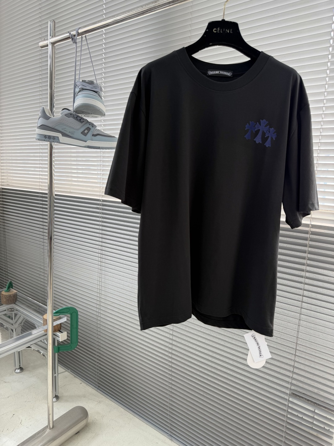 NO:917092,/1 piece 1/2 pieces (all sizes in black) -CH Chrome Hearts Cross flocking printed round neck short-sleeved T-shirt. Fabric is high-definition and super heavy. Cotton double yarn compact Xinjiang cotton. Clean cloth. Clear texture. Tight feel. High color fastness. No deformation. No discoloration. Customized hardware. Thread. Accessories. Matching. Same style for men and women. Size S-XXL,,chrome hearts,T-shirt,tees,t-shirt,19860909/1件 1/2件（黑色齐码） -CH 克罗心 十字架植绒印花圆领短袖T恤 面料高定超重磅全棉双纱紧密新疆棉 布面干净 布纹清晰 手感紧致 色牢度高 不变型 不变色 定制五金 螺纹 辅料 对版对位 男女同款 尺码S-XXL,,chrome hearts,T-shirt,tees，t-shirt,,Men's clothing