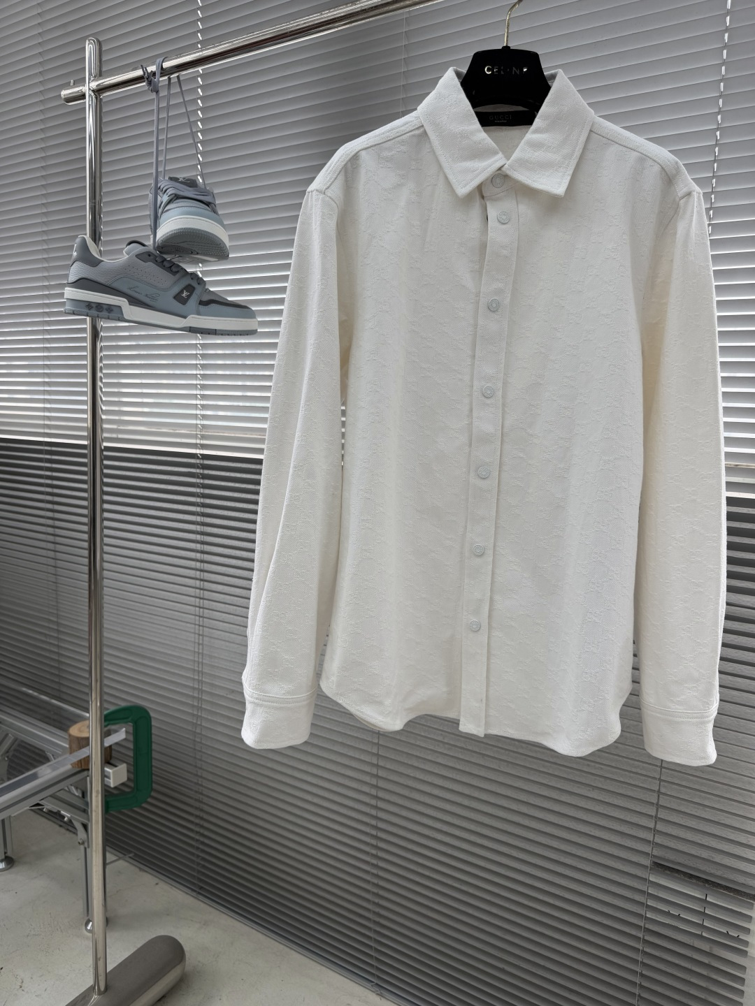 NO:914305,Tops and trousers - GUCC 26ss new model from the La Famiglia series, interpreting brand design elements with distinctive personality and aesthetic attitude. This shirt is made of washed certified GG cotton jacquard fabric. Size S. M. L.  55,,gucci,shirts,19860909上衣 长裤 -GUCC 26ss新款 出自La Famiglia系列,以鲜明个性与美学态度诠释品牌设计元素.这款衬衫采用水洗认证GG棉质提花面料呈现. 码数S. M. L. XL 衣长77 78.5 80 81.5 胸围 114 122 126 肩宽 50.5 52 53.5 55,,gucci,shirts,,Men's clothing