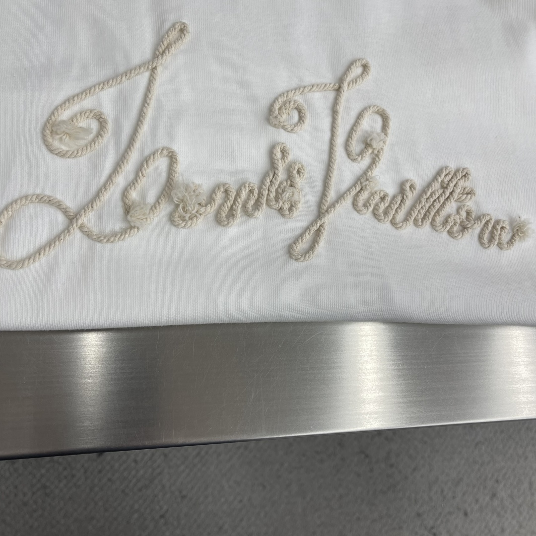 -驴牌 2026SS早春新品 重工绣贴T恤，潮奢天花板！精选400克重磅精梳棉，软糯垂坠🌾、透气亲肤，哑