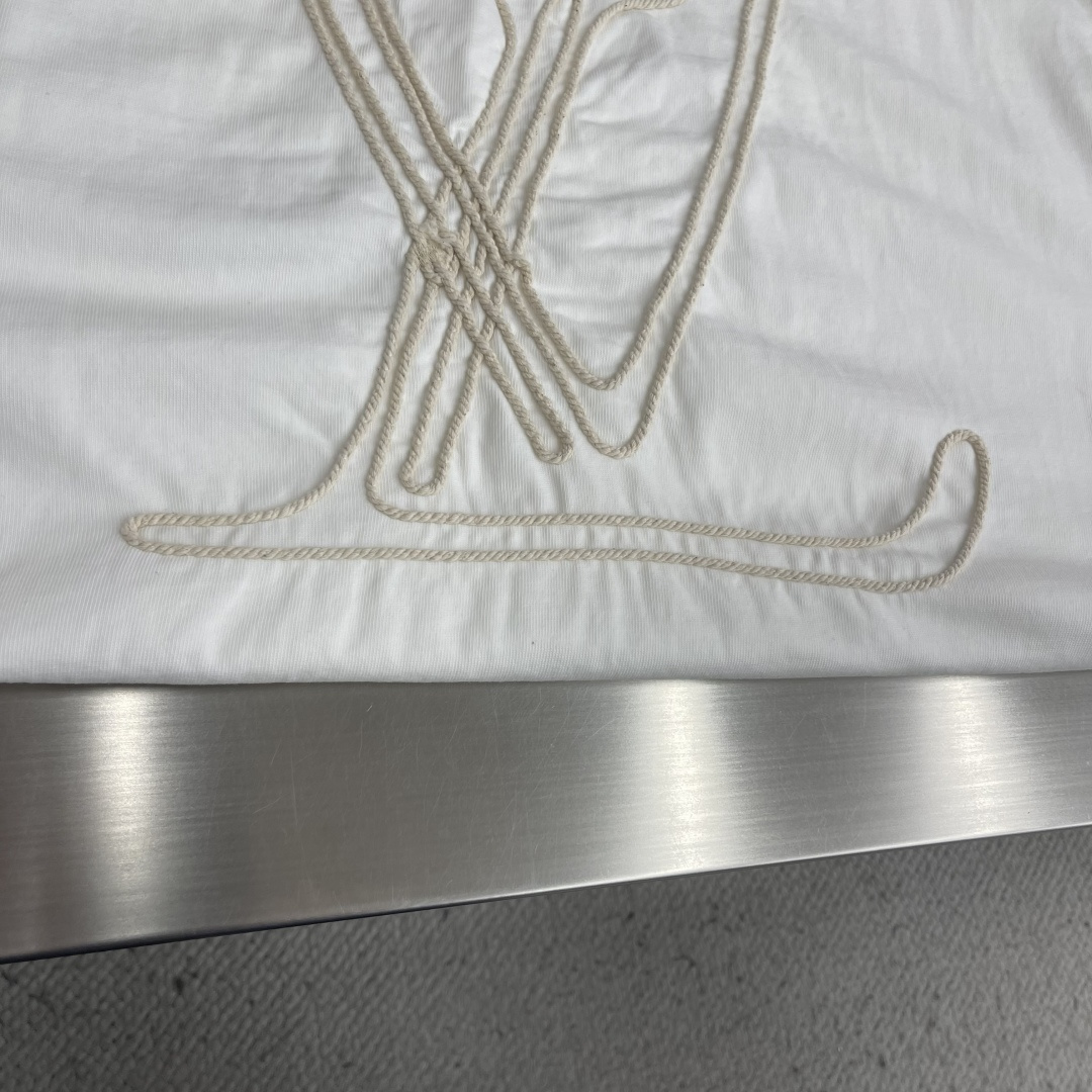 -驴牌 2026SS早春新品 重工绣贴T恤，潮奢天花板！精选400克重磅精梳棉，软糯垂坠🌾、透气亲肤，哑