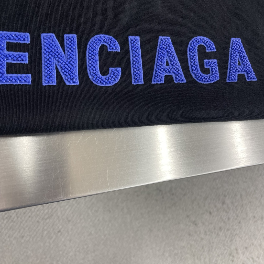 -Balenciag 2026SS春夏新品 经典珠管绣T恤，奢潮必备！甄选重磅精梳棉，软糯垂坠🌾、透气亲