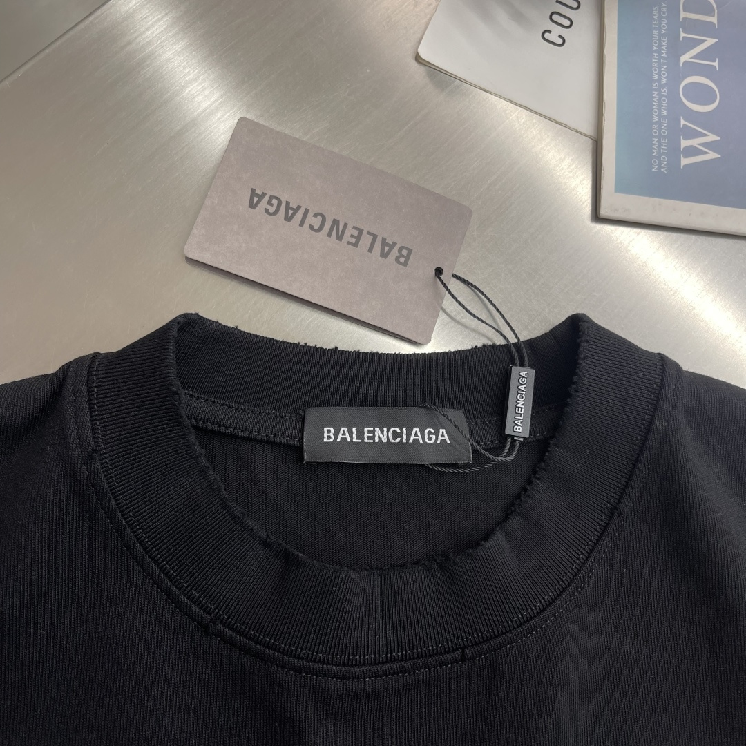 -Balenciag 2026SS春夏新品 经典珠管绣T恤，奢潮必备！甄选重磅精梳棉，软糯垂坠🌾、透气亲