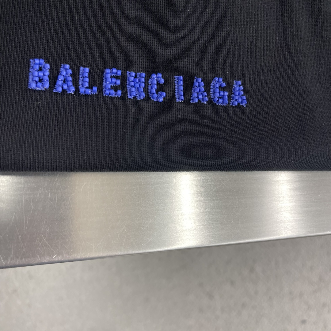 -Balenciag 2026SS春夏新品 经典珠管绣T恤，奢潮必备！甄选重磅精梳棉，软糯垂坠🌾、透气亲