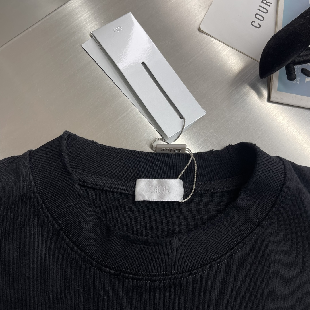 -Dio 2026SS春夏新品，经典刺绣T恤，奢潮必备！甄选400克重磅精梳棉，软糯垂坠🌾、透气亲肤，做