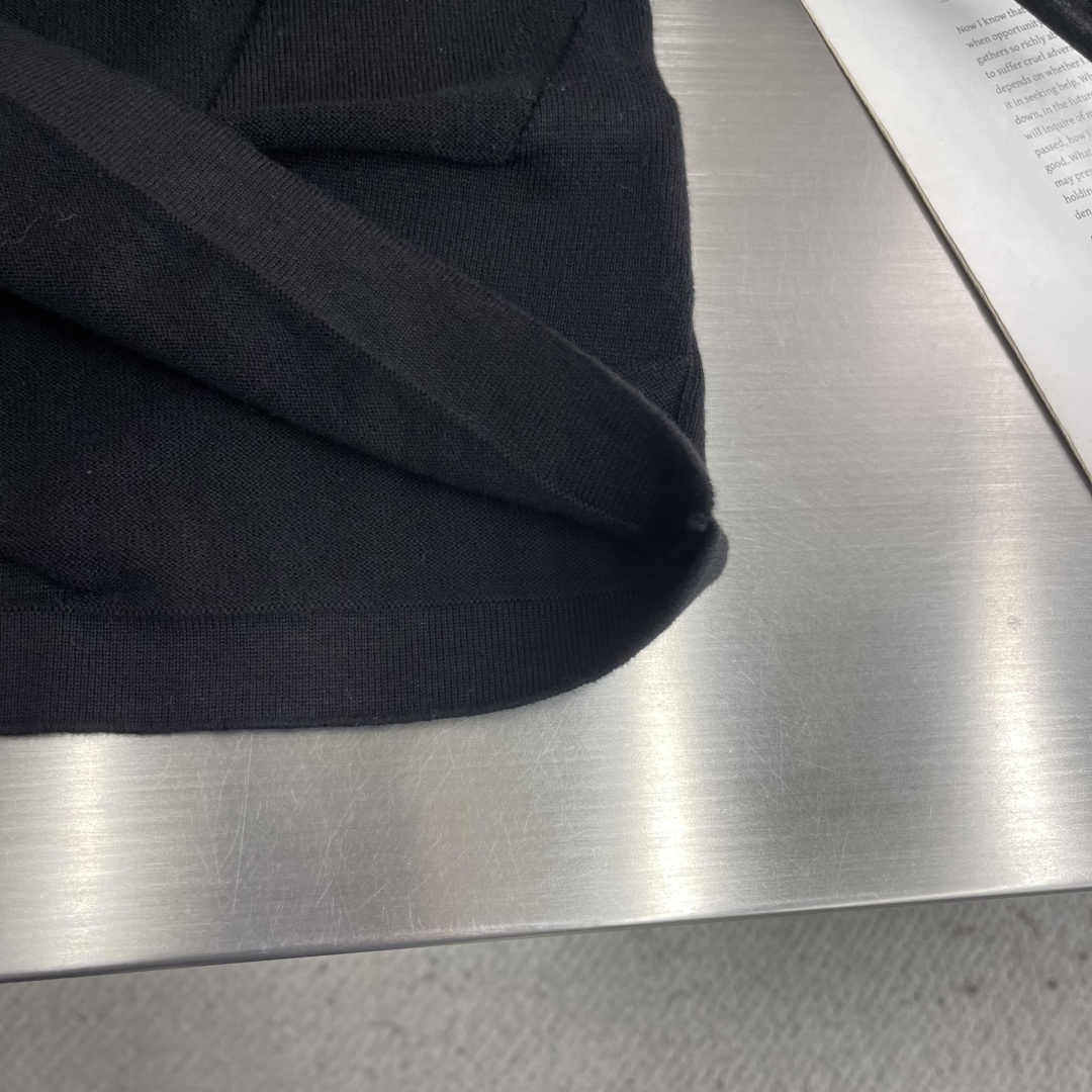 -驴牌 MONOGRAM 棉质短袖圆领衫，本款棉质圆领衫为全幅 Monogram Macro 图案渲染深