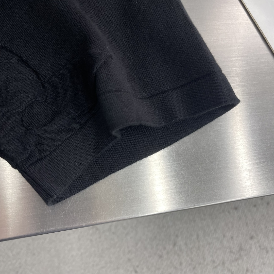 -驴牌 MONOGRAM 棉质短袖圆领衫，本款棉质圆领衫为全幅 Monogram Macro 图案渲染深