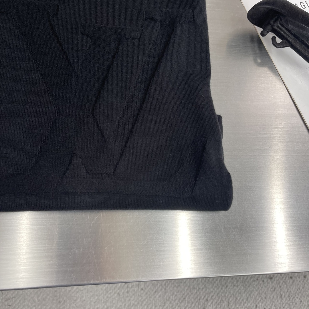 -驴牌 MONOGRAM 棉质短袖圆领衫，本款棉质圆领衫为全幅 Monogram Macro 图案渲染深