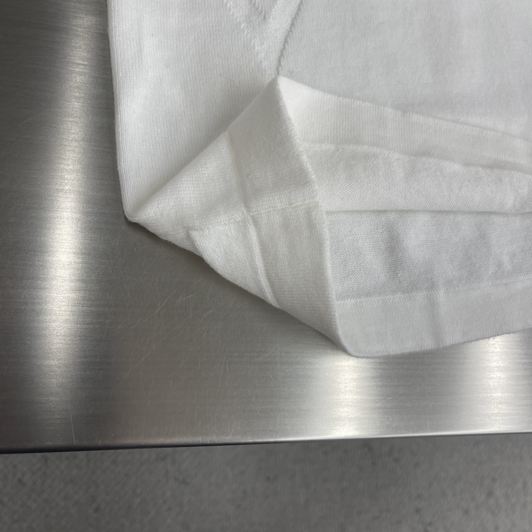 -驴牌 MONOGRAM 棉质短袖圆领衫，本款棉质圆领衫为全幅 Monogram Macro 图案渲染深