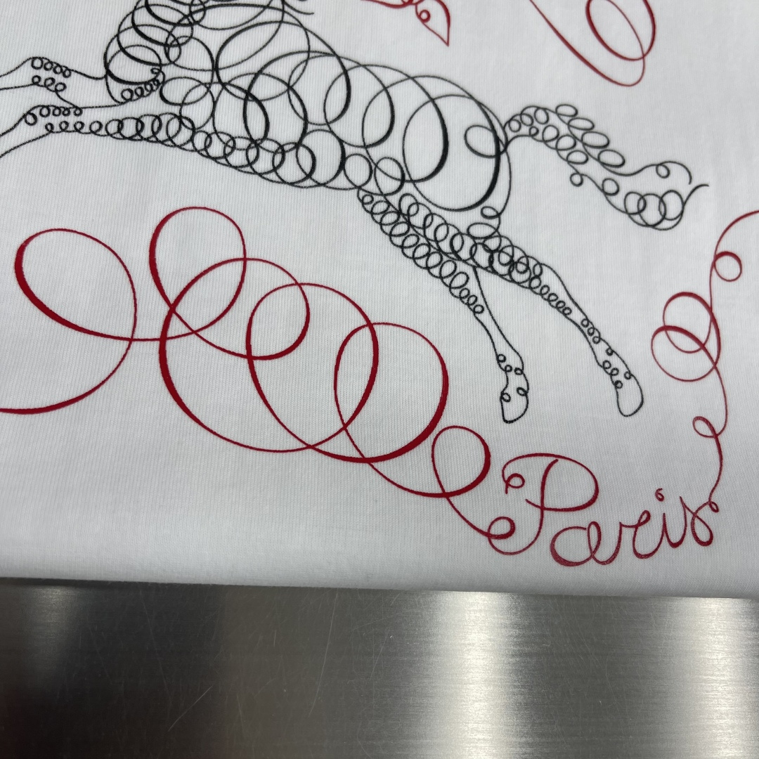 -驴牌 马年短袖春液氨棉红马刺绣T恤女款⚠️码数：XS S M L尺码衣长肩宽胸围袖长XS 57 39.