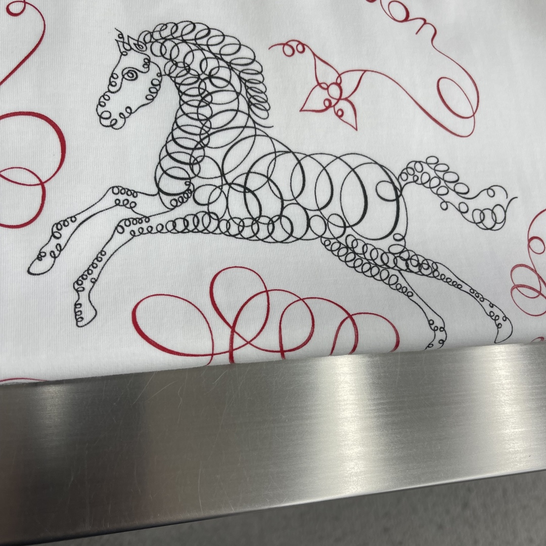 -驴牌 马年短袖春液氨棉红马刺绣T恤女款⚠️码数：XS S M L尺码衣长肩宽胸围袖长XS 57 39.