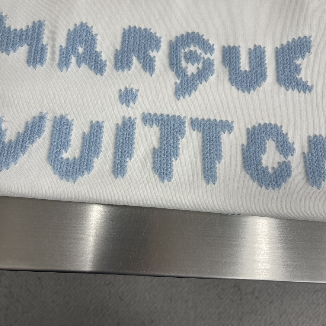 -驴牌 云朵字母短袖T恤白色，胸前马卡龙蓝刺绣字母男女同款码数：XS S M L XL尺码衣长肩宽胸围袖