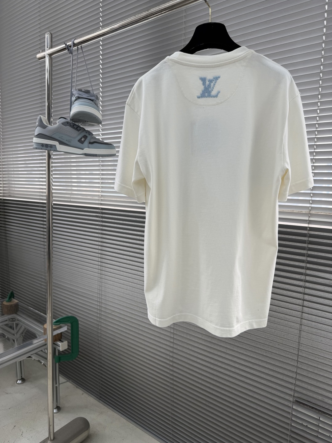 -驴牌 云朵字母短袖T恤白色，胸前马卡龙蓝刺绣字母男女同款码数：XS S M L XL尺码衣长肩宽胸围袖