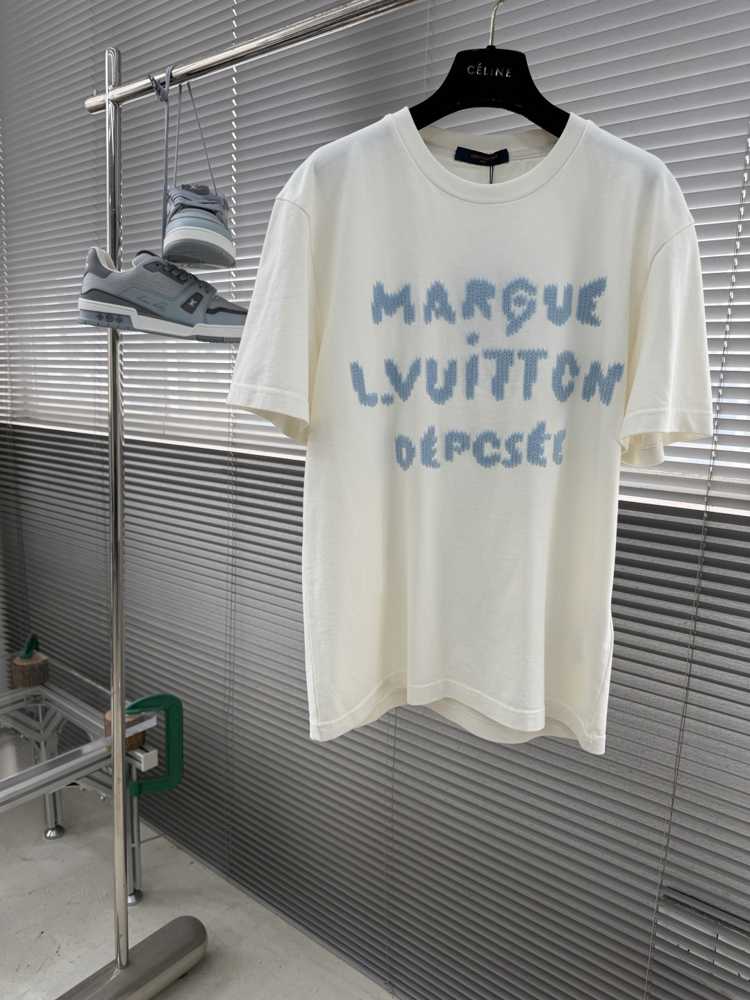 -驴牌 云朵字母短袖T恤白色，胸前马卡龙蓝刺绣字母男女同款码数：XS S M L XL尺码衣长肩宽胸围袖