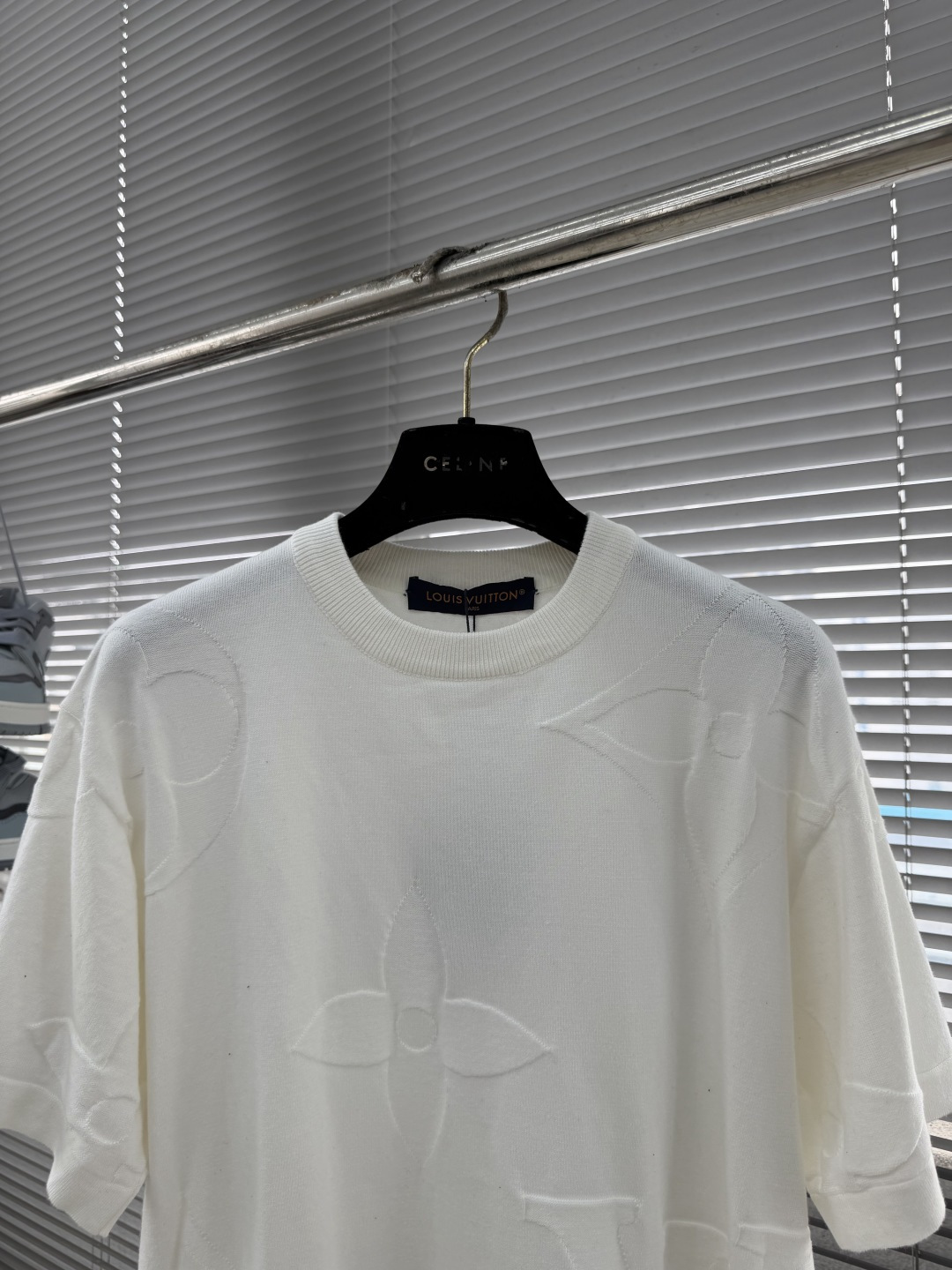 -驴牌 MONOGRAM 棉质短袖圆领衫，本款棉质圆领衫为全幅 Monogram Macro 图案渲染深