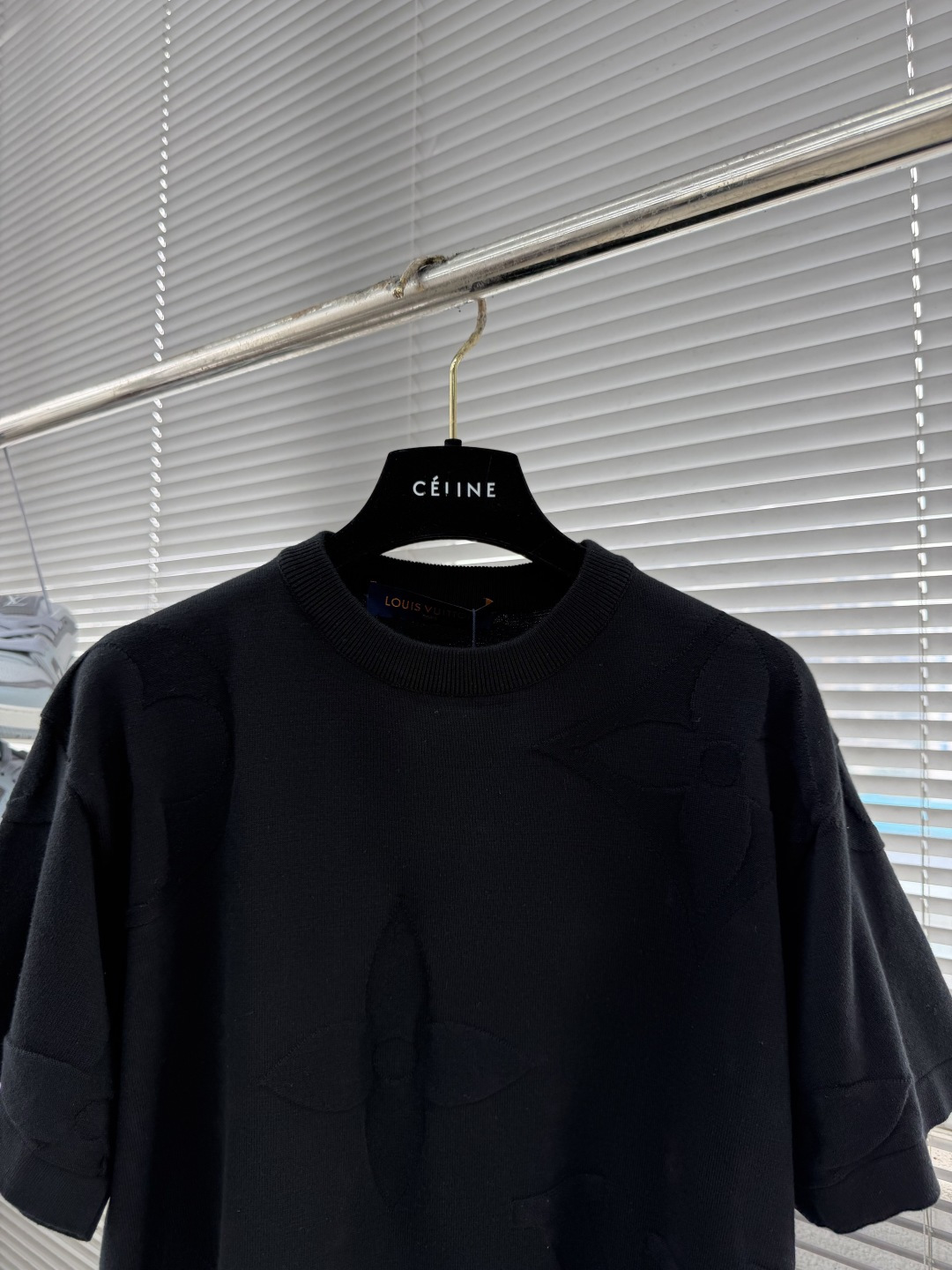 -驴牌 MONOGRAM 棉质短袖圆领衫，本款棉质圆领衫为全幅 Monogram Macro 图案渲染深