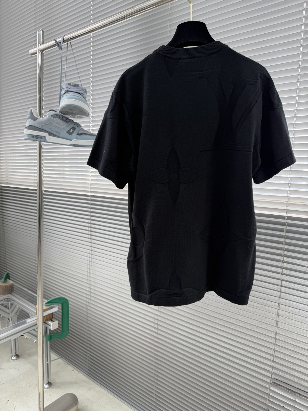 -驴牌 MONOGRAM 棉质短袖圆领衫，本款棉质圆领衫为全幅 Monogram Macro 图案渲染深