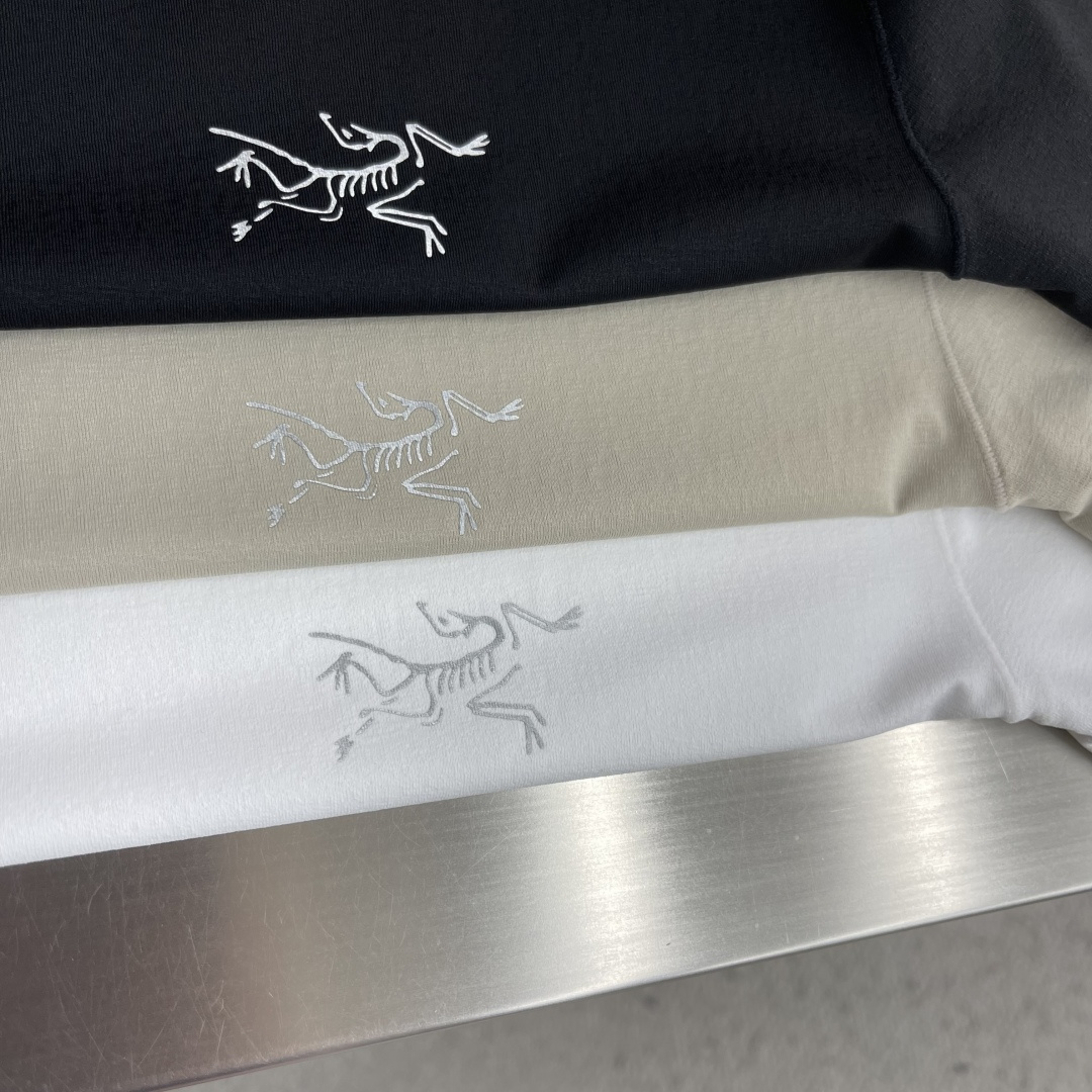 -🐦 鸟家 无痕短袖T恤，卖点在后背，采用进口激光烧图案，高级柔软不发黄，采用速干面料，舒适透气且利于排