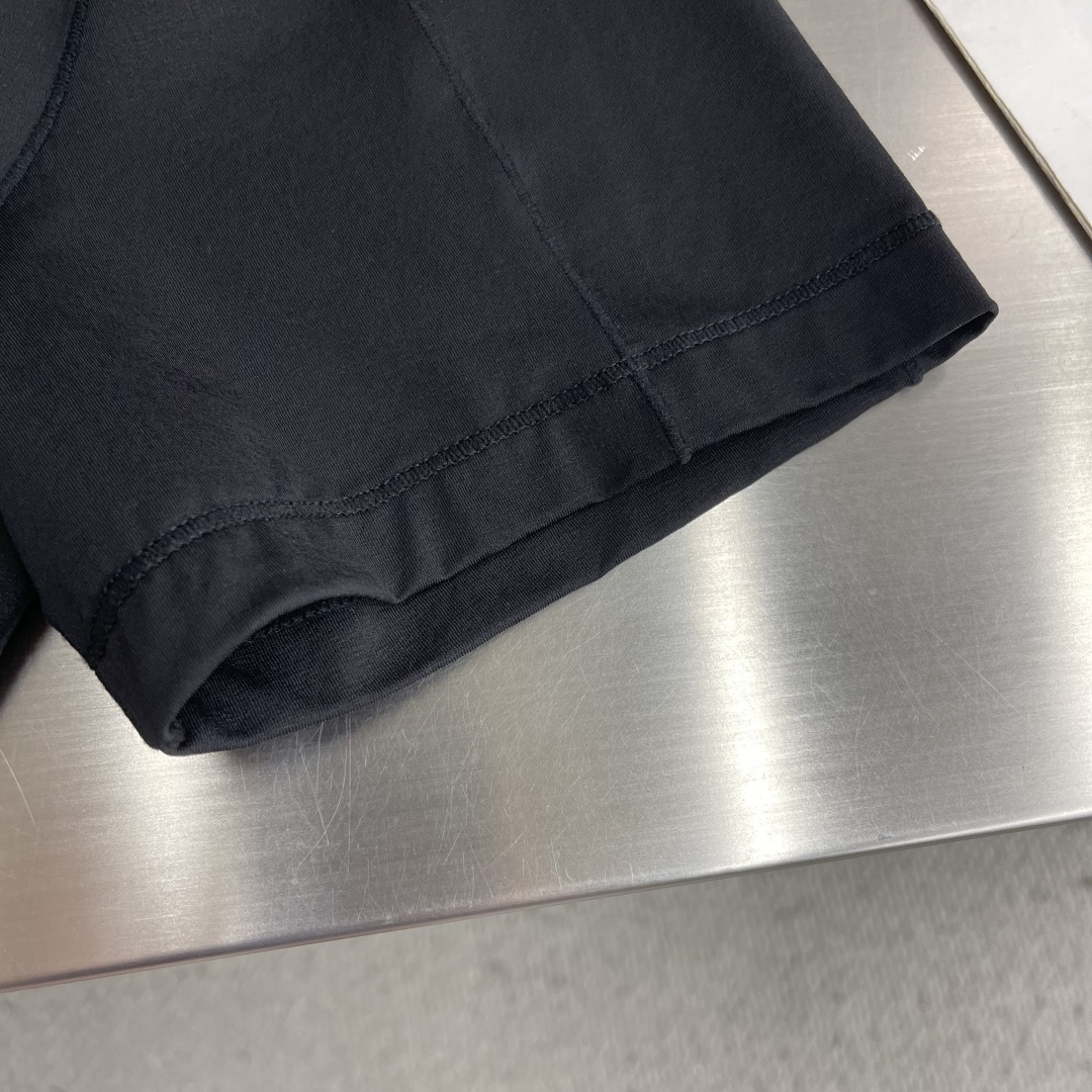 -🐦 鸟家 无痕短袖T恤，卖点在后背，采用进口激光烧图案，高级柔软不发黄，采用速干面料，舒适透气且利于排