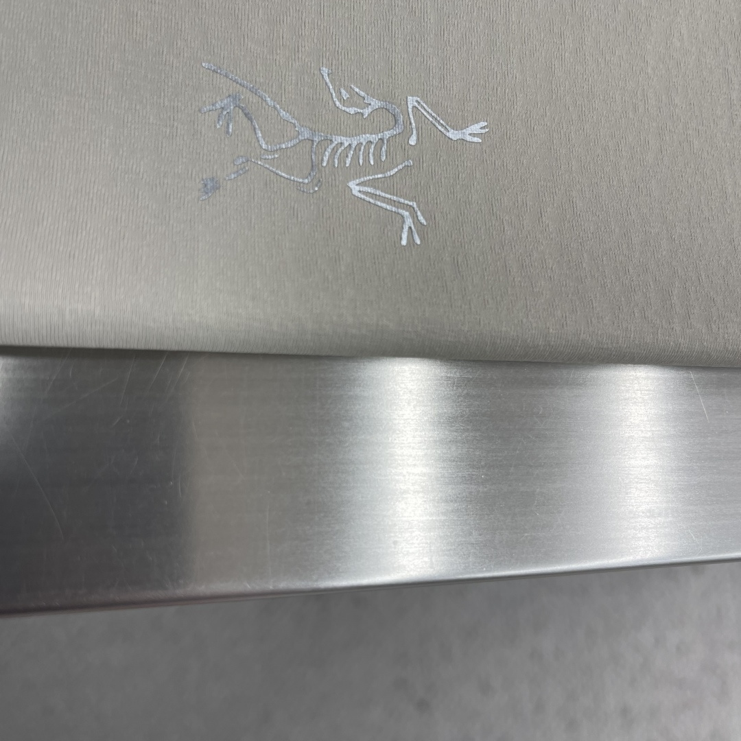 -🐦 鸟家 无痕短袖T恤，卖点在后背，采用进口激光烧图案，高级柔软不发黄，采用速干面料，舒适透气且利于排